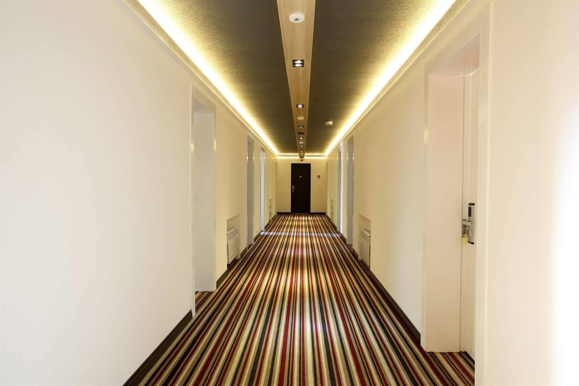 Futuro Hotel Bișkek Exterior foto